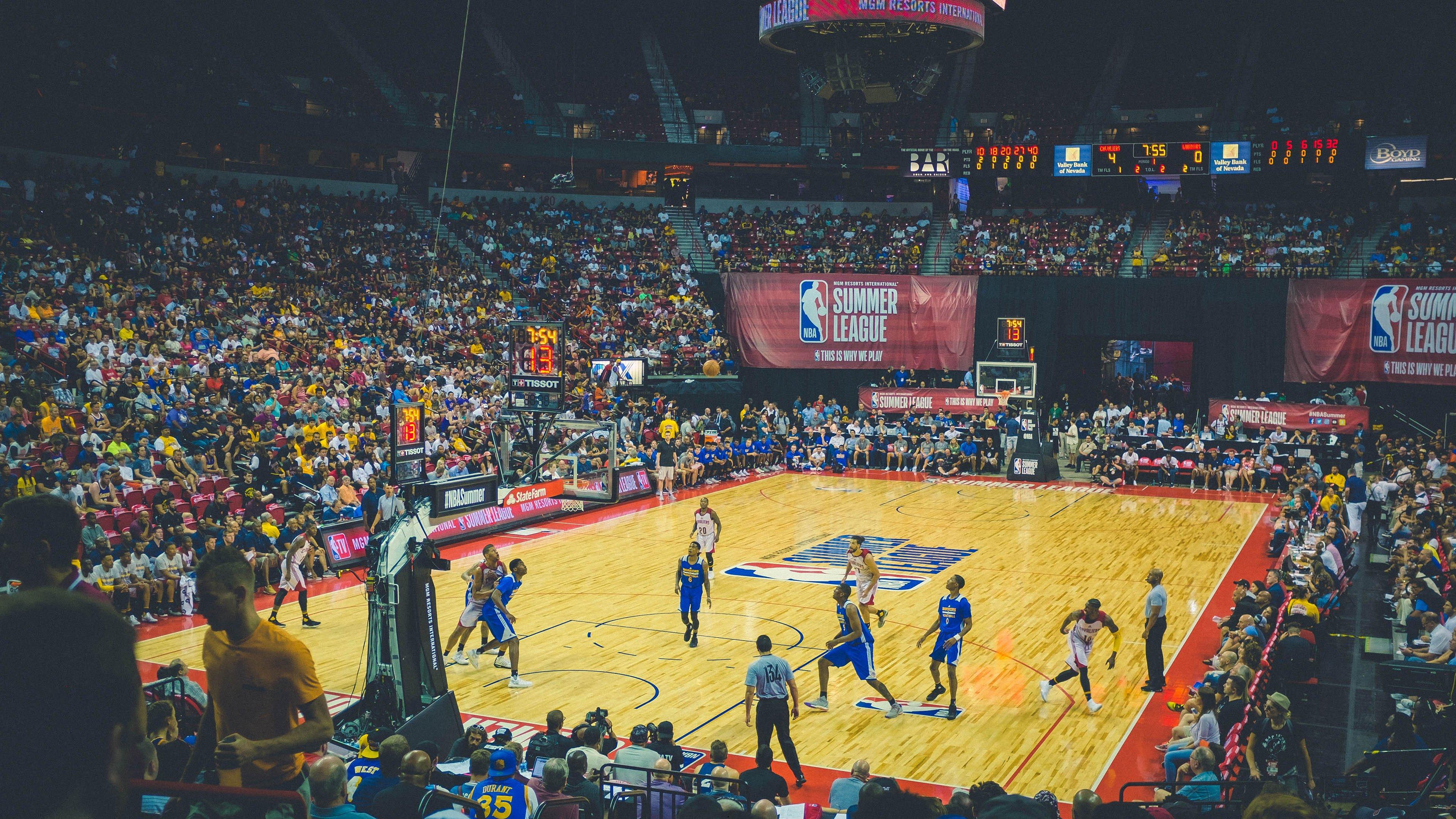 拜仁主场火力全开，首发微调轻取巴萨延续强势